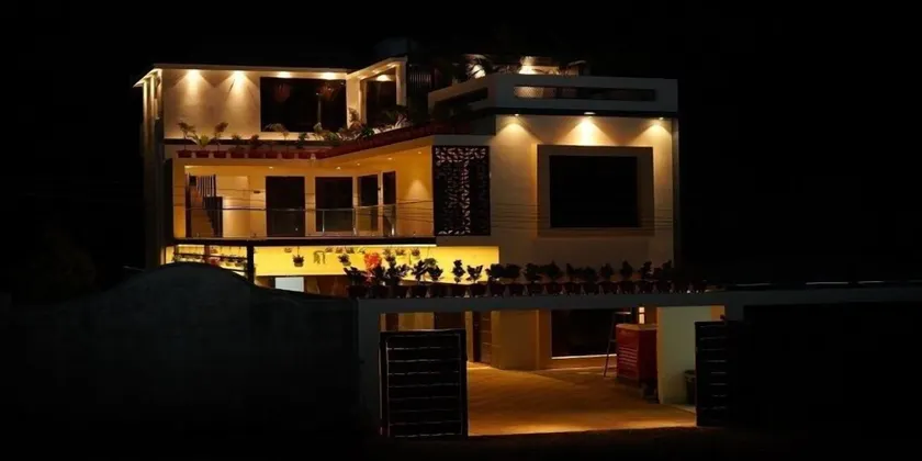 Sun Rays Inn - Image 1