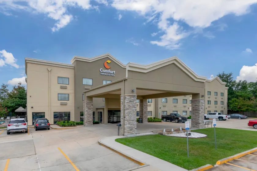 Comfort Inn & Suites Covington - Mandeville - Image 1