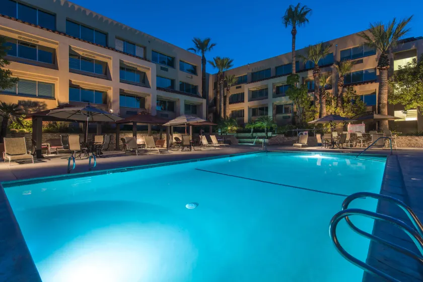 Grand Vista Hotel - Image 1