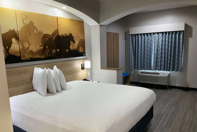 Days Inn by Wyndham Humble/Houston Intercontinental Airport - Image 1