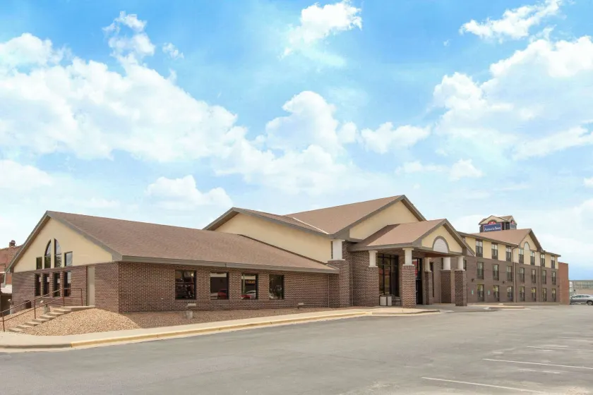 AmericInn by Wyndham Ottumwa - Image 1
