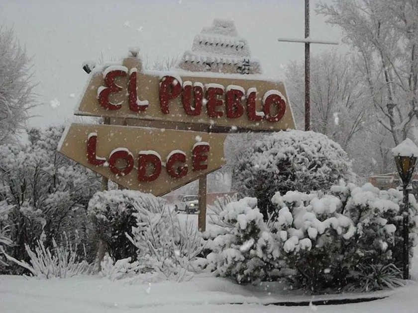 El Pueblo Lodge - Image 1