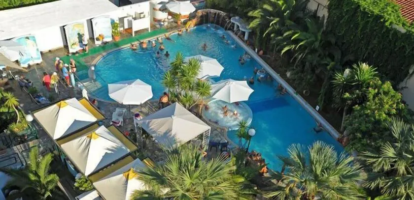 Hotel & Spa Kentrikon - Image 1