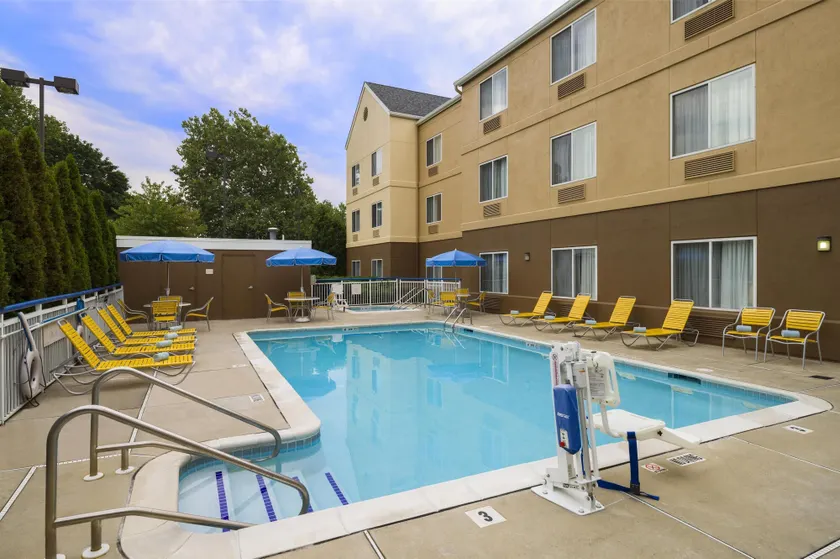 Best Western Allentown Bethlehem Lehigh Valley Inn & Suites - Image 1