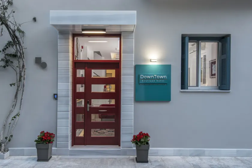 DownTown Hotel - Image 1