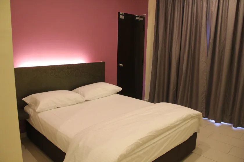 Hotel Mirage PD - Image 1