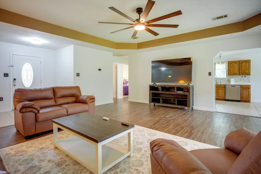Spacious, Convenient! Deridder Home w/ Fenced Yard - Image 1