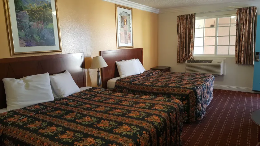 Royal Inn Motel Long Beach - Image 1