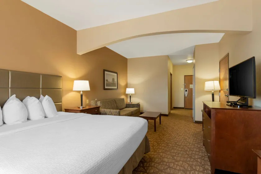 Best Western Plus Butterfield Inn - Image 1
