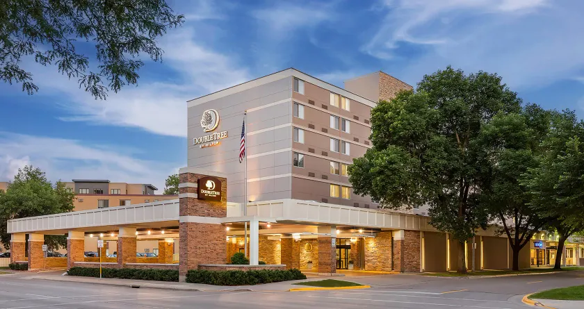 DoubleTree by Hilton Madison Downtown - Image 1