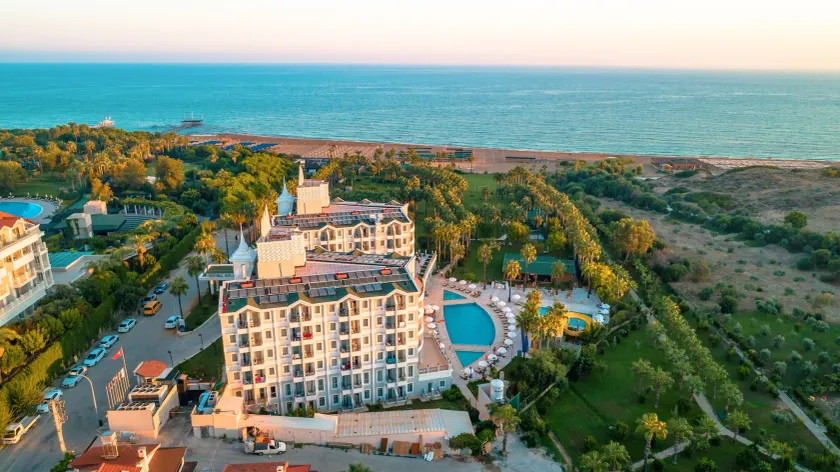 Royal Atlantis Beach - Image 1
