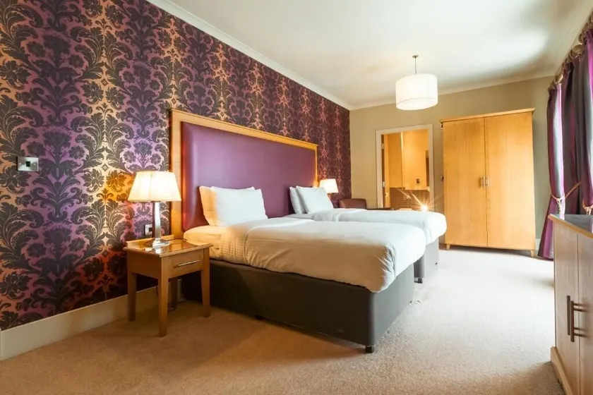 Farington Lodge Hotel - Image 1