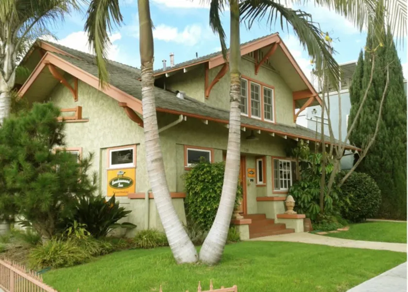 Beachrunners Inn - Image 1