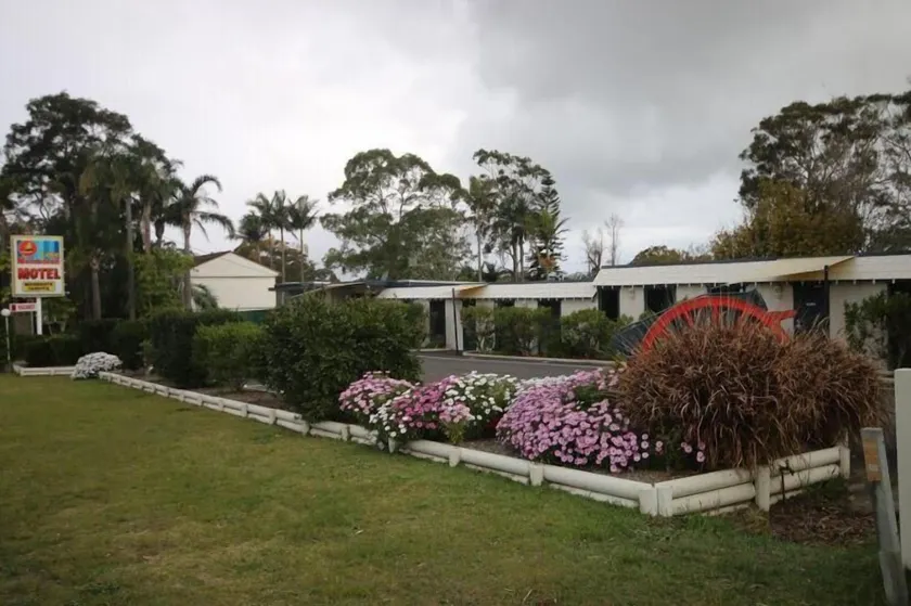 Lake Munmorah Motel - Image 1