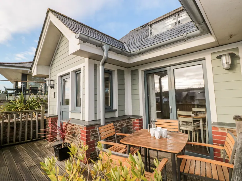 1 Kutscherhaus, Hillfield Village, DARTMOUTH - Image 1