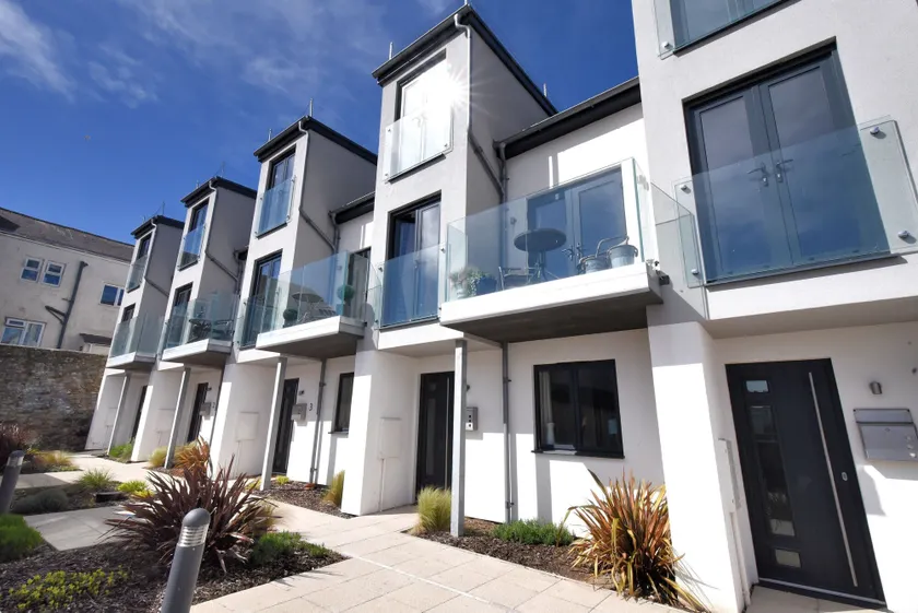 3 Grove Mews - Image 1