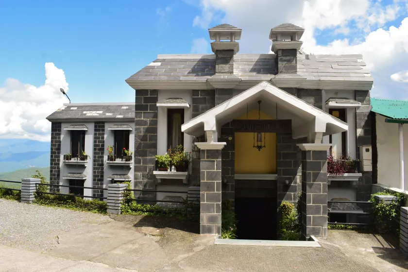 Sun N Snow Inn By Leisure Hotels - Image 1
