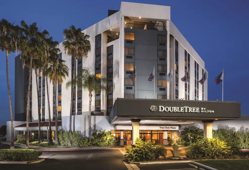 DoubleTree by Hilton Carson - Image 1