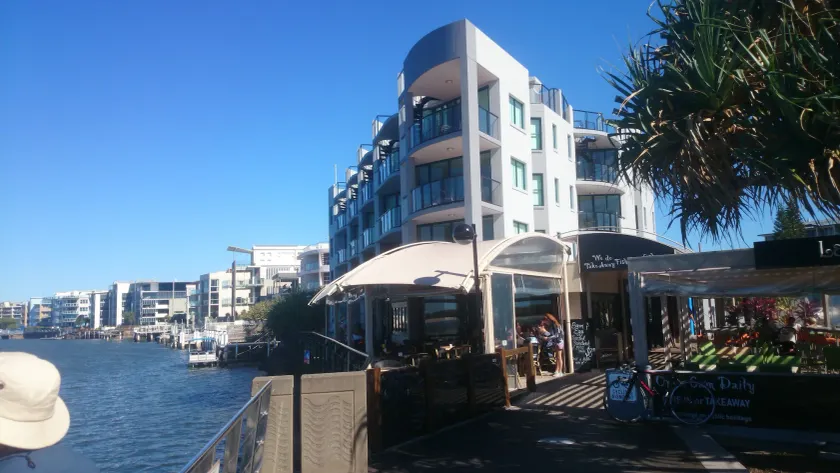 La Promenade Absolute Waterfront Apartments - Image 1