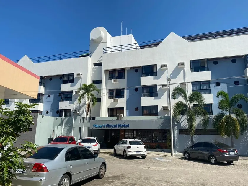 Manos Royal Hotel - Image 1