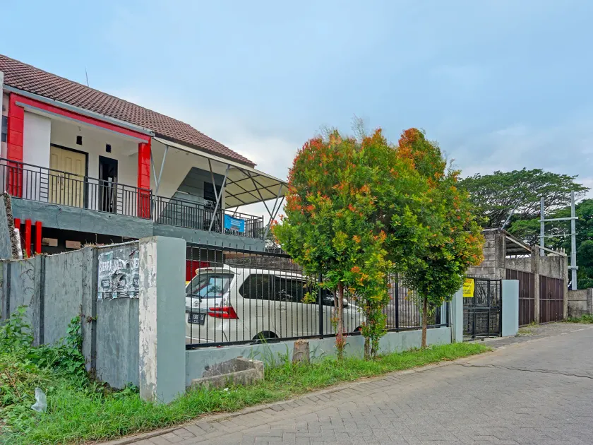 OYO Life 91896 Kost Bu Dewi Syariah - Image 1