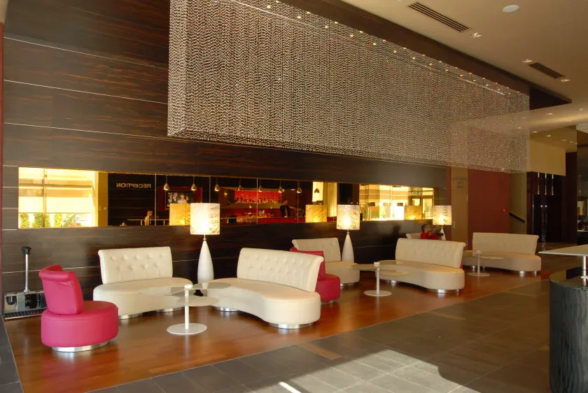Golden Tulip Ana Dome Hotel - Image 1
