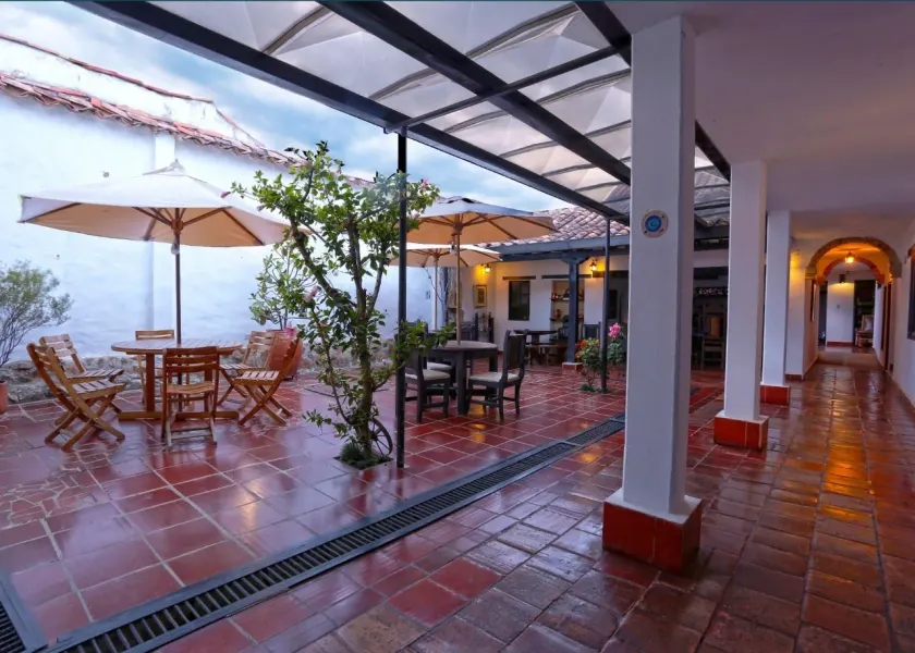 El Hotel Don Paulino - Image 1