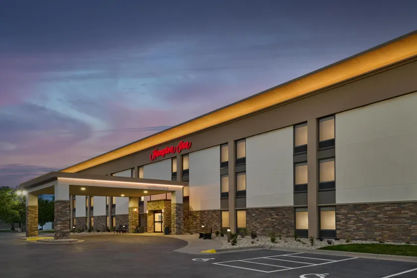 Hampton Inn Janesville - Image 1