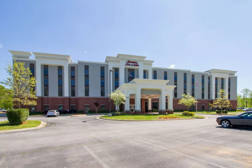 Hampton Inn & Suites Huntsville Hampton Cove - Image 1