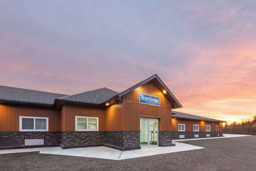 Travelodge by Wyndham Cochrane Ontario - Image 1