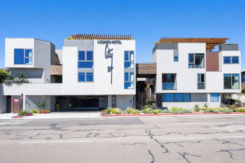 City24 Condo Hotel Little Italy Mission Hills - Image 1
