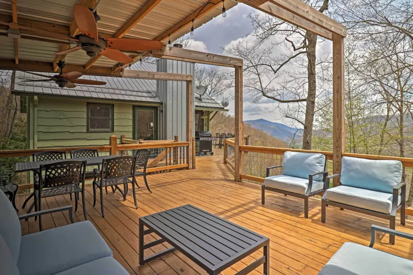 Serene 'mountain Mist' Retreat w/ Deck & Hot Tub! - Image 1