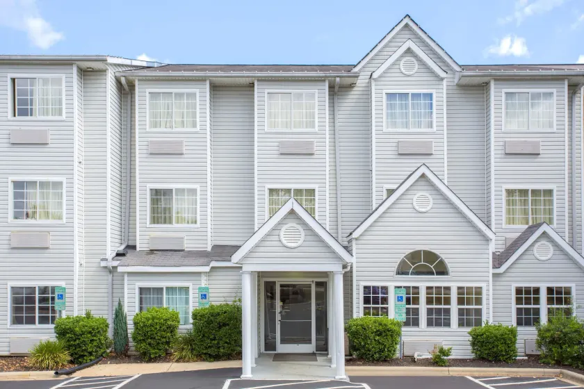 Microtel Inn & Suites by Wyndham Kannapolis/Concord - Image 1