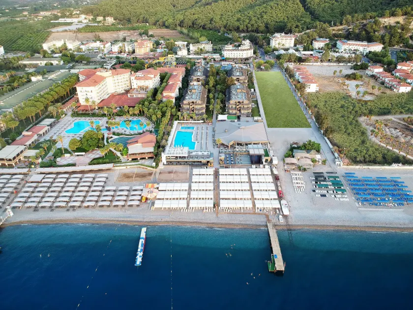 Sailor's Beach Club - Image 1