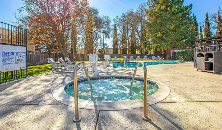 Lions Gate Hotel - Image 1