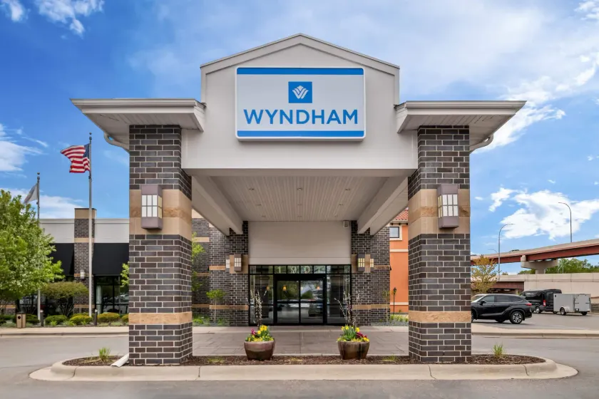 Wyndham Bloomington - Mall of America - Image 1