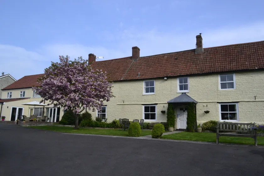 The Lawns Tea Room and B&B - Image 1