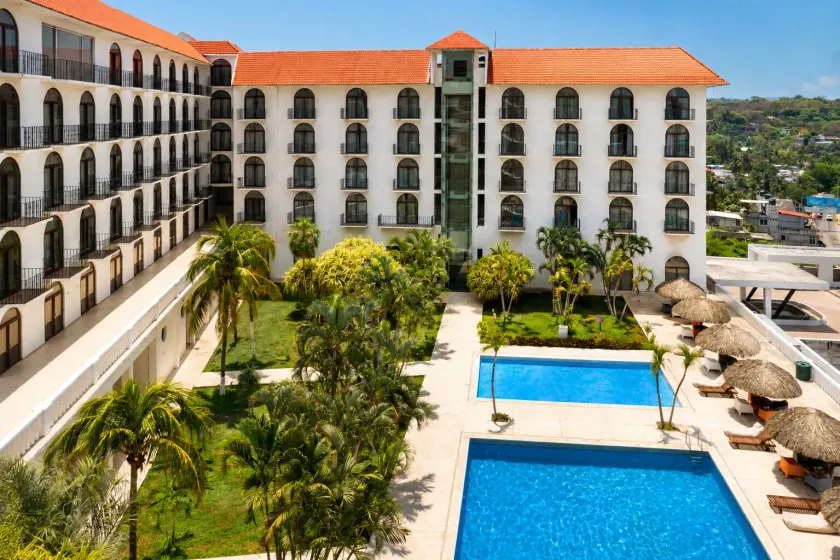 Hotel Caracol Plaza - Image 1