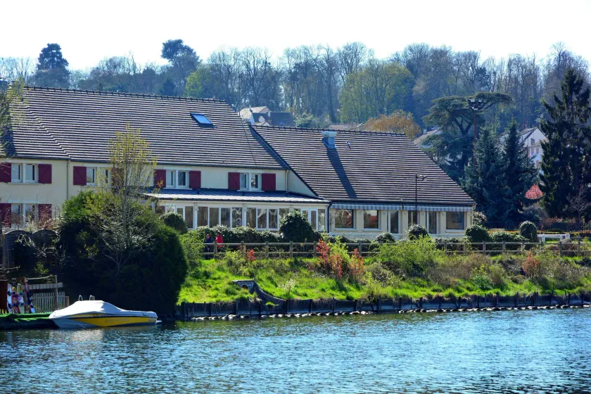 Logis - Hôtel & Restaurant des Lacs Paris Sud - Image 1