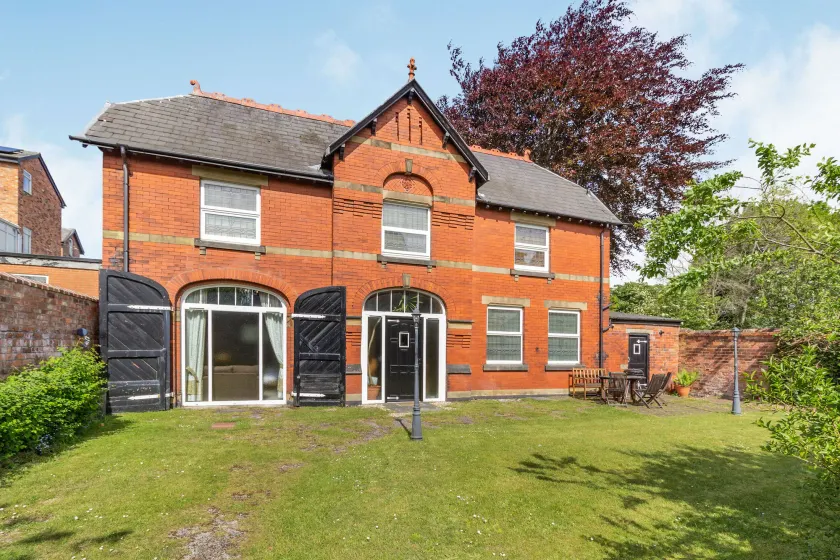 Southport Coach House - Image 1