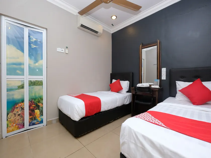 OYO 1190 Nice Stay hotel - Image 1