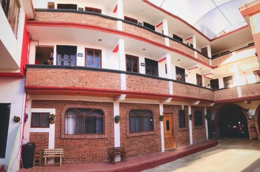 HOTEL LA GRAN MANZANA - Image 1