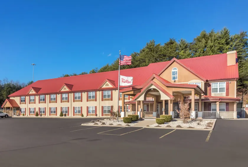 Red Roof Inn & Suites Corbin - Image 1