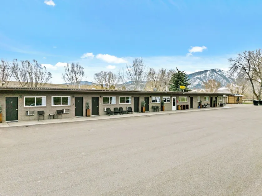 Lost Trail Resort - Riverside Rooms - Near Hot Pools - Resepsjon