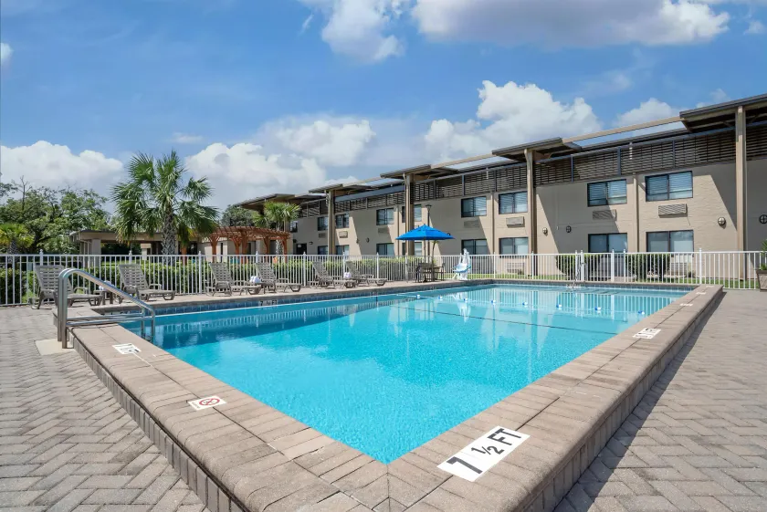 Best Western Crossroads Inn - Image 1
