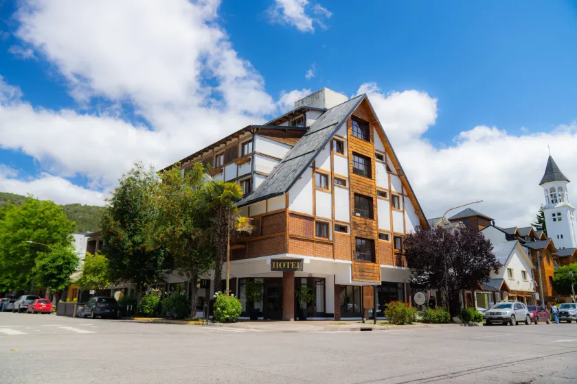 Tunqueley Hotel - Image 1