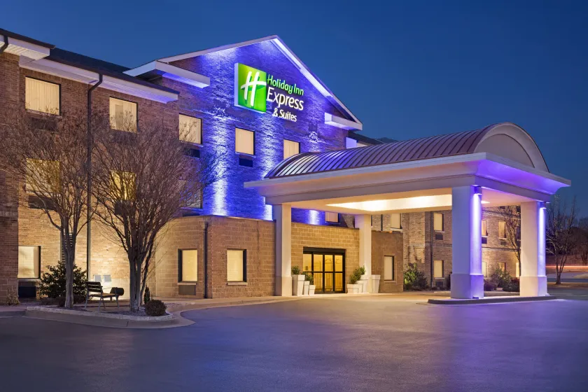 Holiday Inn Express Hotel & Suites Edmond by IHG - Image 1