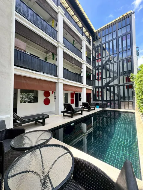 99 The Gallery Hotel - Image 1