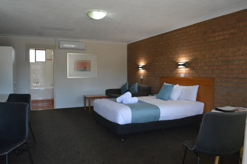 James Street Motor Inn - Image 1