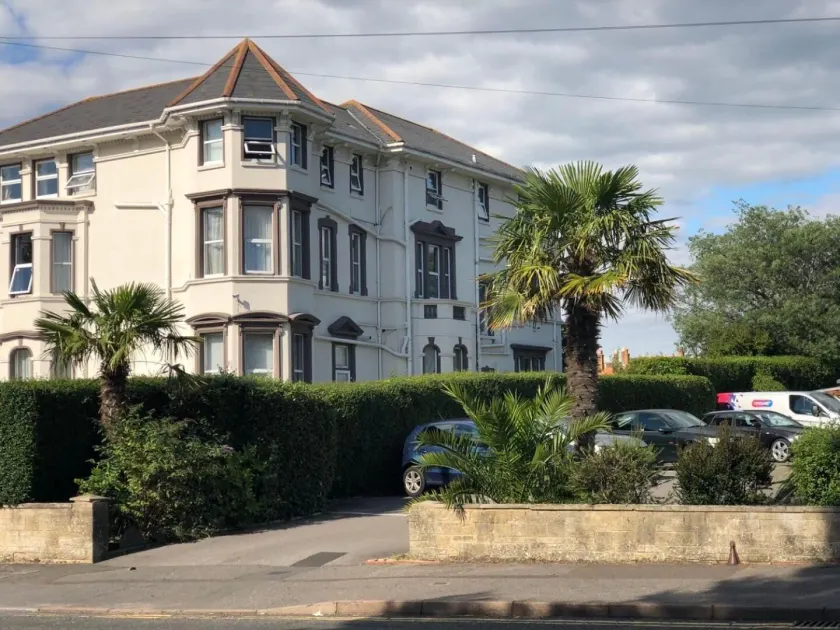Kensington Hotel - Image 1